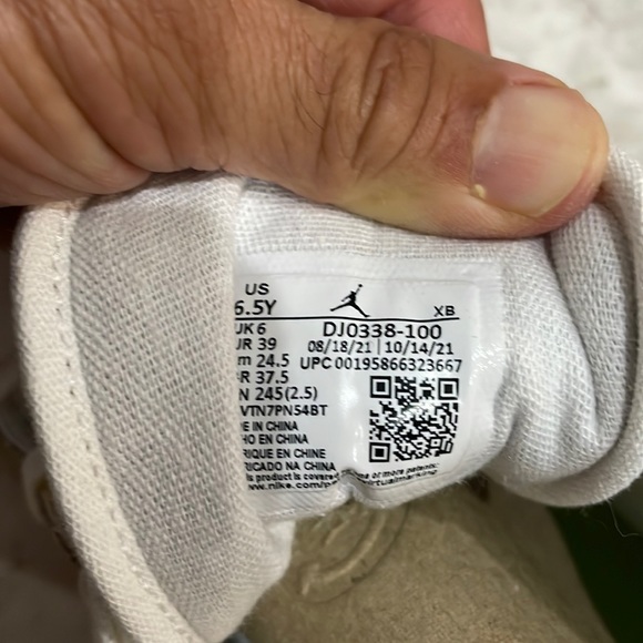 Nike Air Jordan 1 Mid SE GS 6.5 women’s 8 - Picture 6 of 11